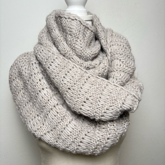 Made Italy Alpaca Wool Blend Chunky Knit Infinity Scarf NEW minimalist neutral - Picture 10 of 11